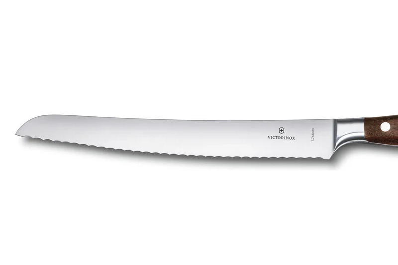 Couteau à pain Victorinox Grand Maître Wood forgé 23cm manche érable