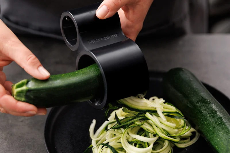 Taille légumes Microplane noir - Spaghettis de légumes