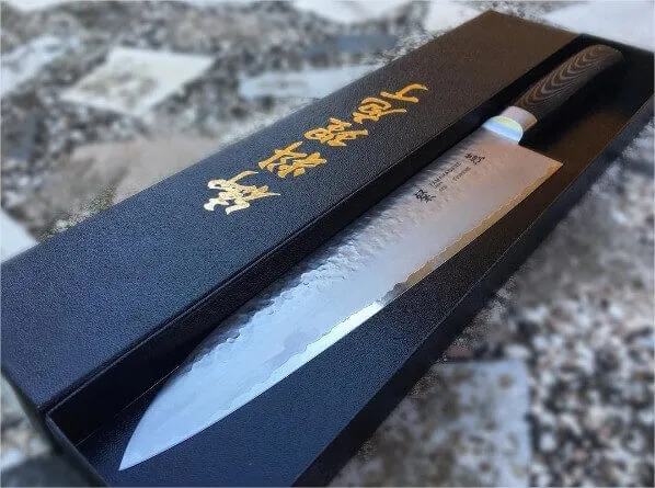 Couteau de chef japonais Tamahagane Tsubame lame martelée 18cm acier VG5
