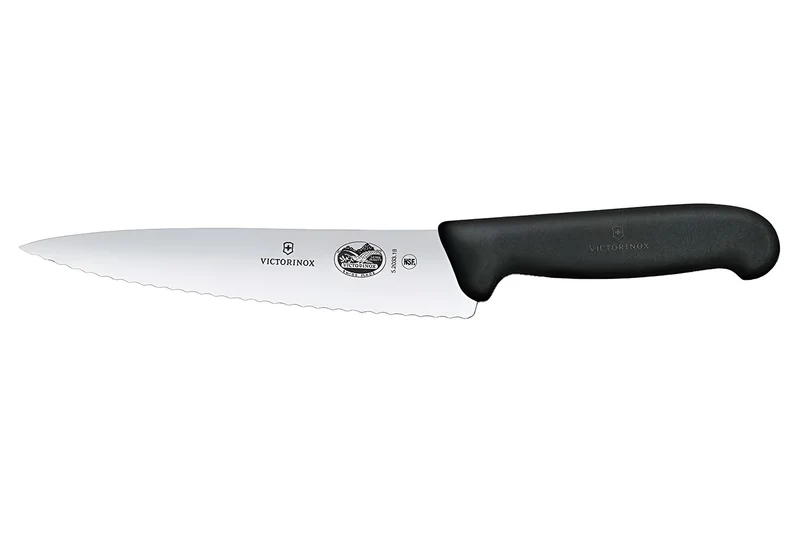 Couteau à découper professionnel Victorinox lame dentée 19cm fibrox noir 5.2033.19