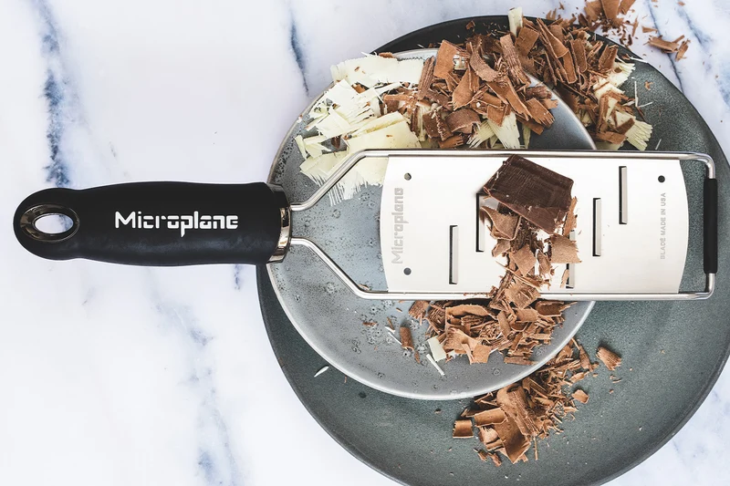 Râpe Microplane Gourmet coupe large manche noir