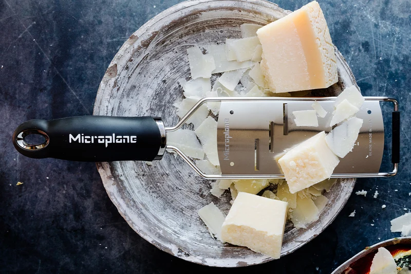Râpe Microplane Gourmet coupe large manche noir