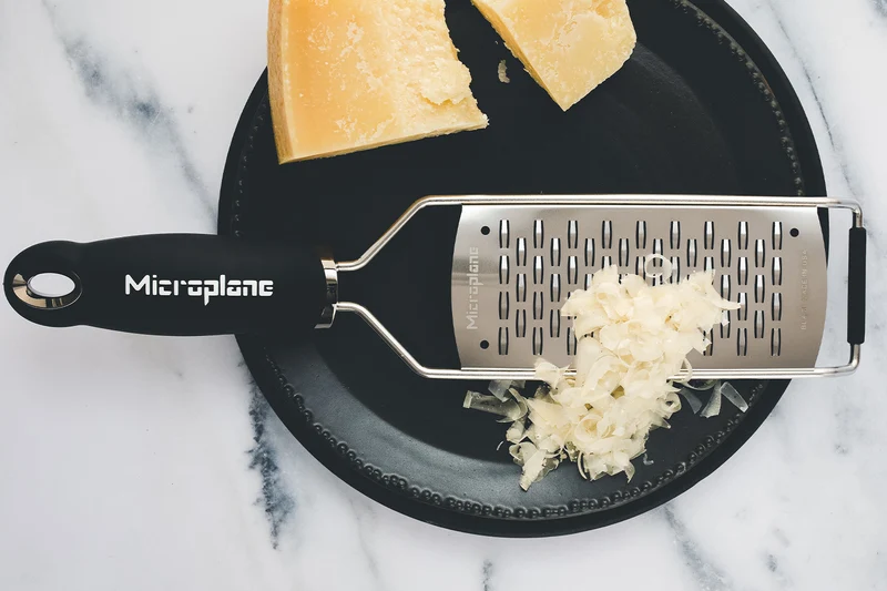 Râpe Microplane Gourmet double tranchant manche noir