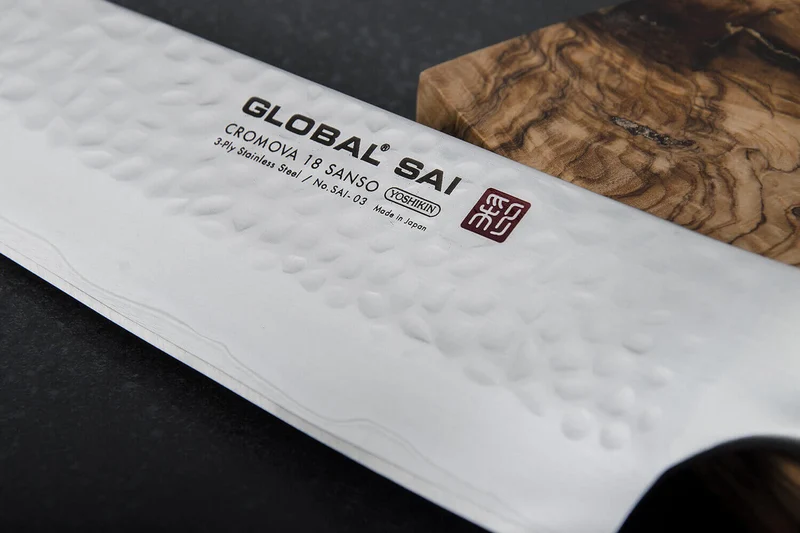 Couteau santoku japonais Global Sai 03 lame martelée 19cm