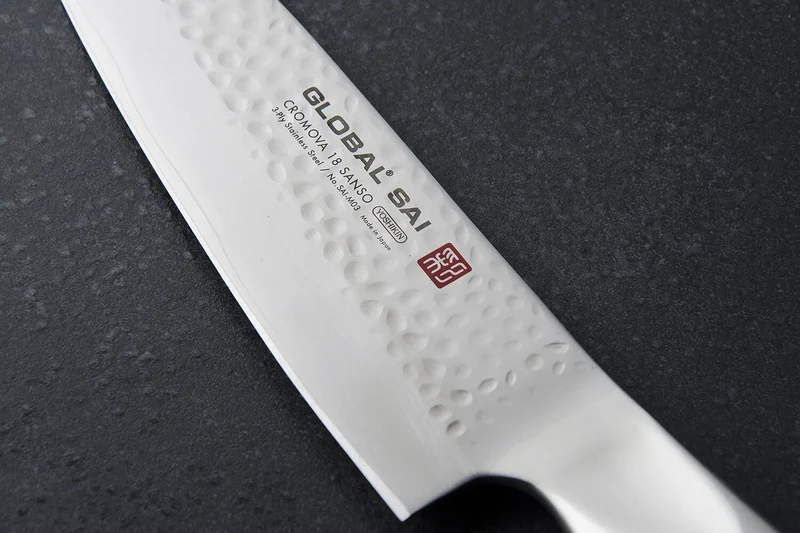 Couteau santoku japonais Global Sai M03 lame martelée 13,5cm