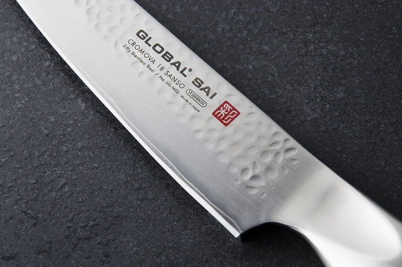 Couteau universel japonais Global Sai M02 lame martelée 14cm