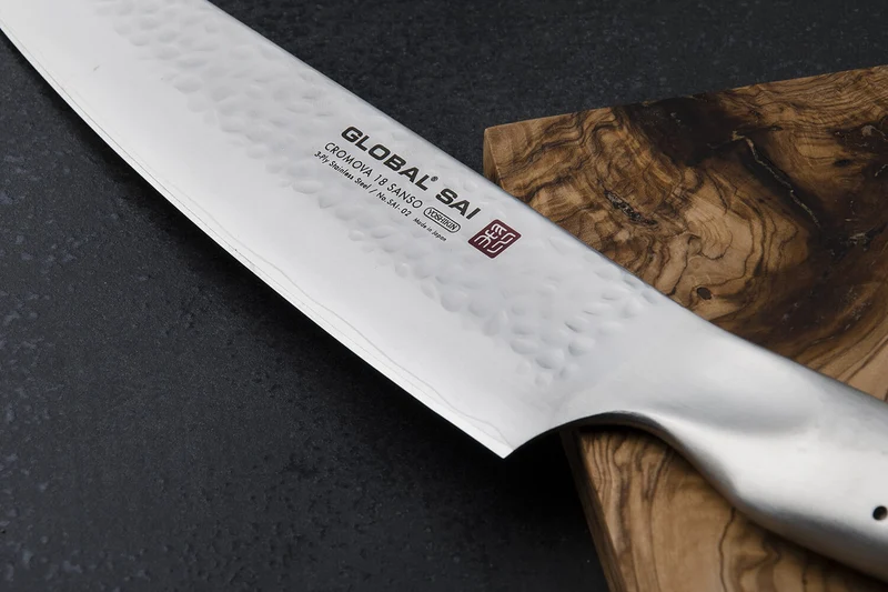 Couteau de chef japonais Global Sai 02 lame martelée 21cm