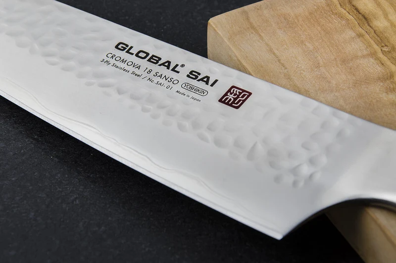Couteau de chef japonais Global Sai 01 lame martelée 19cm