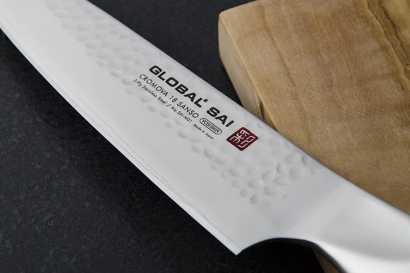 Couteau de chef japonais Global Sai M01 lame martelée 14cm