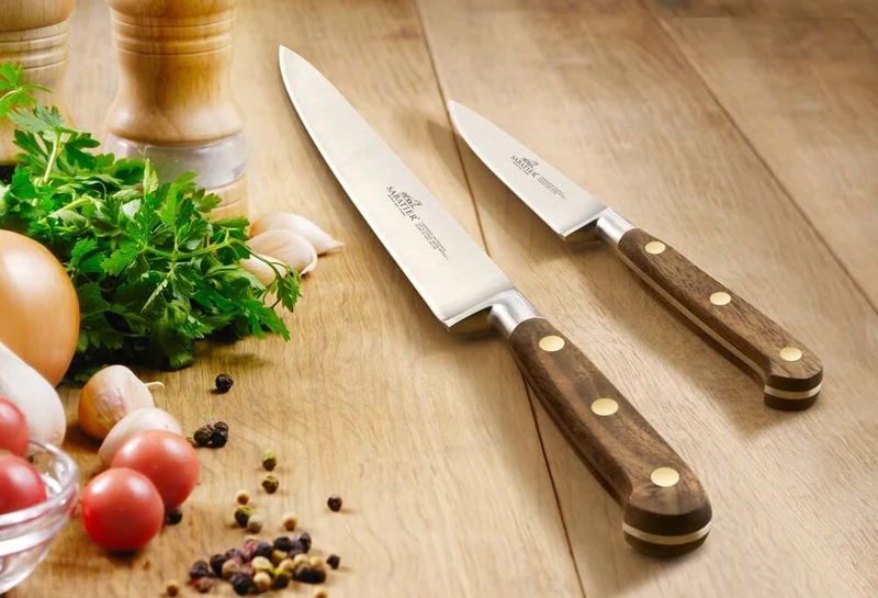 Couteau à pain forgé Sabatier Perigord lame dentelée 20cm manche en noyer