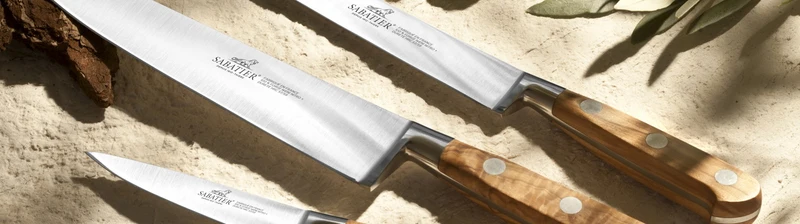 Couteau universel SABATIER Provençao 100% forgé dentelé 12cm en olivier