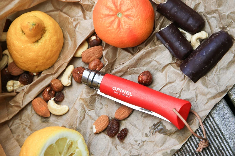 Couteau Opinel Baroudeur n°08 lame 8,5cm manche rouge