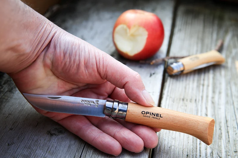 Couteau opinel traditionnel n°8 lame 8.5cm virole tournante manche en hêtre