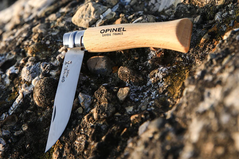 Couteau opinel traditionnel n°7 lame 8cm virole tournante manche en hêtre