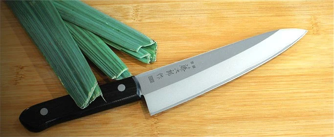 Couteau Santoku japonais Tojiro DP plein manche lame 17cm