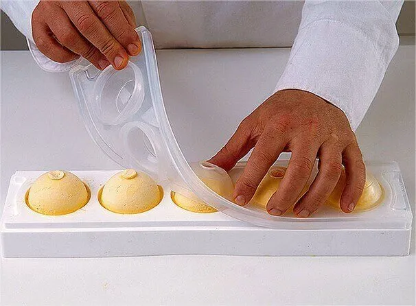 Moule pâtissier Silikomart silicone blanc 5 sphères 3D diamètre 48mm