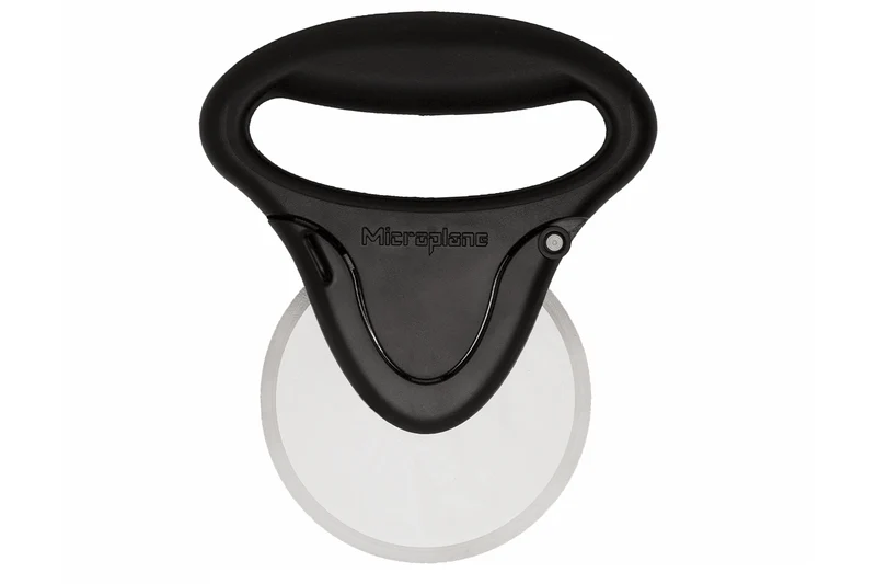 Roulette à pizza Microplane EASY PREP noire poignée ergonomique